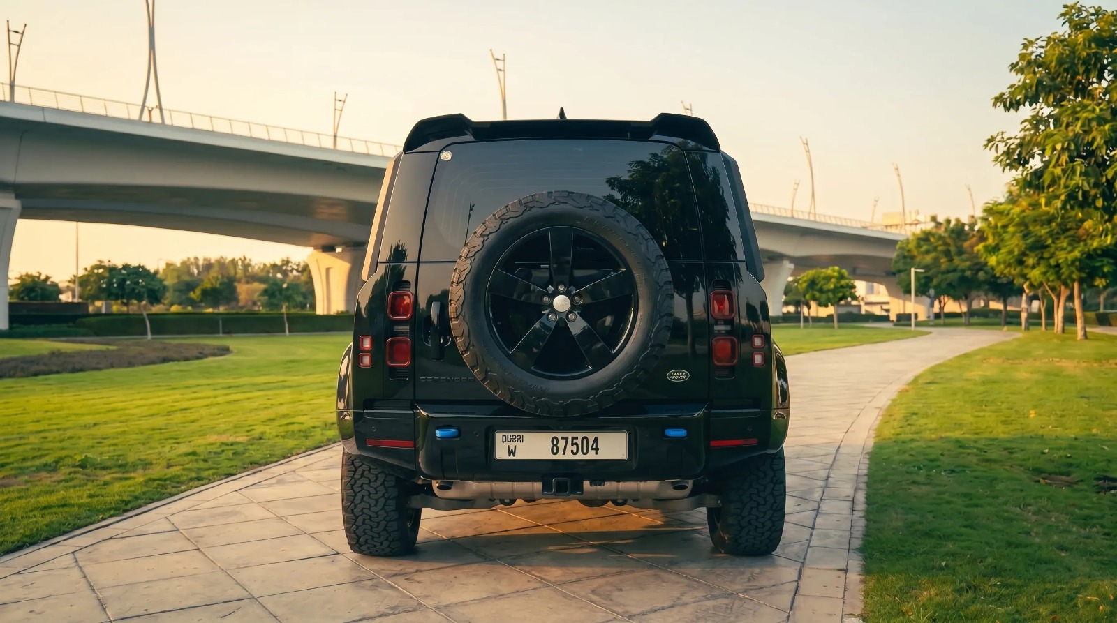 Land Rover Defender — photo 5